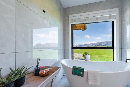 Tarras Serenity Haven - Mountain Views and Calm - Private room with shared spaces in Tarras