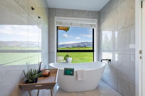 Tarras Serenity Haven - Mountain Views and Calm - Private room with shared spaces in Tarras