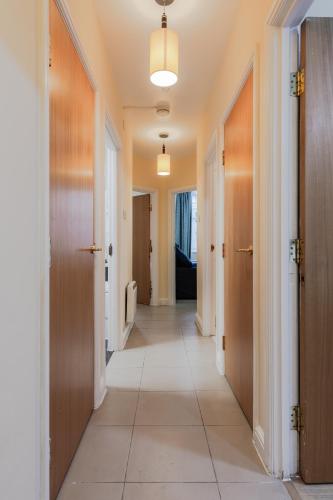 Comfy Apartments in Queensway - image 9