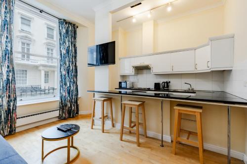 Comfy Apartments in Queensway - image 12