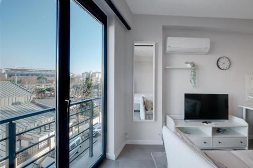 Newly Constructed in Kadikoy Quake-Resistant-AC, Istanbul (photo 4)