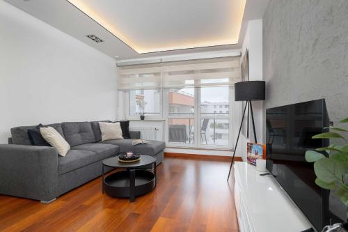Modern Apartment with Desk and Balcony by Noclegi Renters