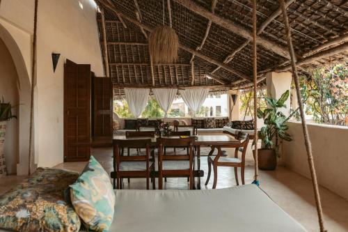 Banana House And Wellness Centre in 라무 아일랜드