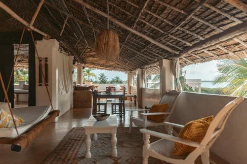 Banana House And Wellness Centre in 라무 아일랜드