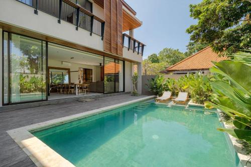 Villa Sunshine Sparkling Style & Spacious Comfort in Sanur