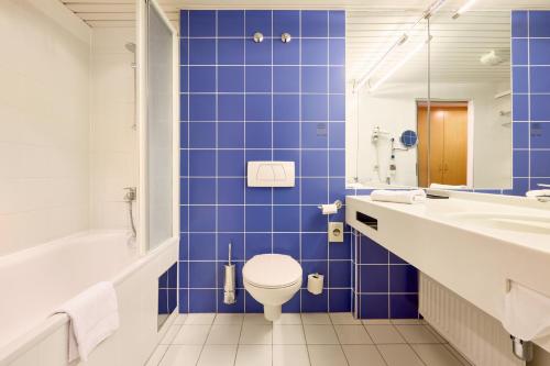 room detail thumbnail 2