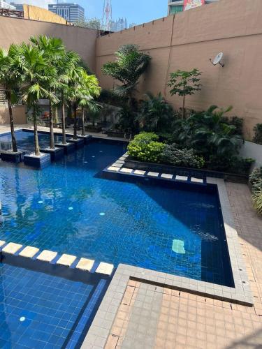 Singapore Theme Sunshine 100 Tower 3 Pioneer Free Pool Gym Internet Netflix Prime HBO Max 12th, Manila