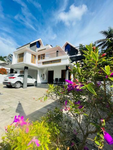 Thekkady Premium Villa