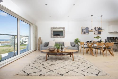 Exterior view, 66 Pentire, Newquay near Lewinnick Lodge