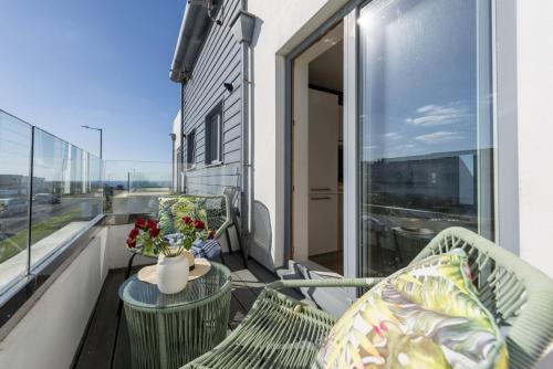 Exterior view, 66 Pentire, Newquay near Lewinnick Lodge