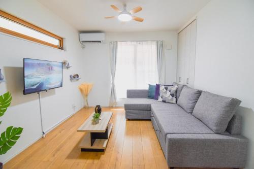 3minutes walk from the station 3LDK Direct access to Namba in 6 minutes Free parking Convenient location
