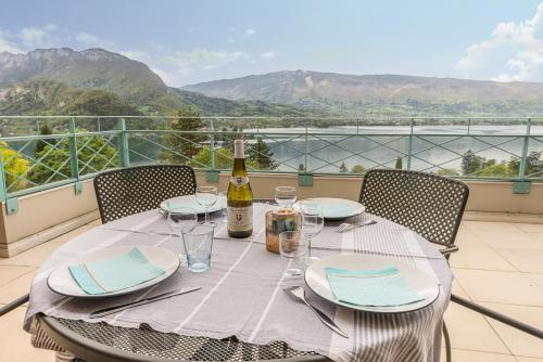 Balkons/terase, L'Arcadia Panoramique - Terrasse Vue Lac et Piscine in Talloires-Montmin