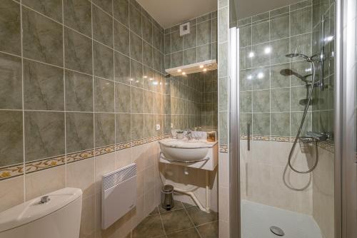 Duša, L'Arcadia Panoramique - Terrasse Vue Lac et Piscine in Talloires-Montmin