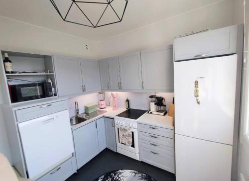 #KONTULA Spacious top-floor apt with free parking in Kurkimäki