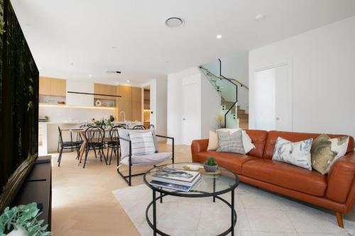Stylish Coastal Retreat Near Cronulla Beach
