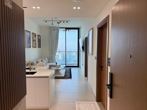 Modern 1BD APT In Binghatti Burj Khalifa Skyline, Dubai (Foto 3)