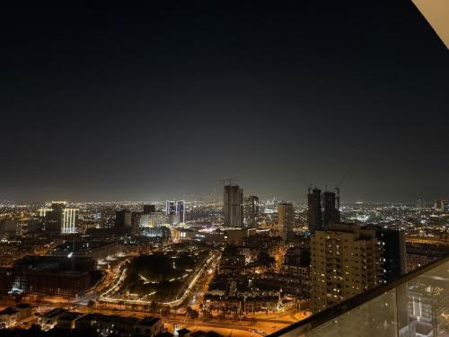 Modern 1BD APT In Binghatti Burj Khalifa Skyline, Dubai (Foto 4)