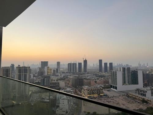 Modern 1BD APT In Binghatti Burj Khalifa Skyline, Dubai (Foto 5)