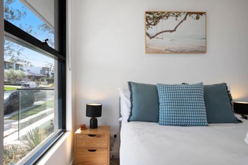 Stylish Coastal Retreat Near Cronulla Beach - image 8