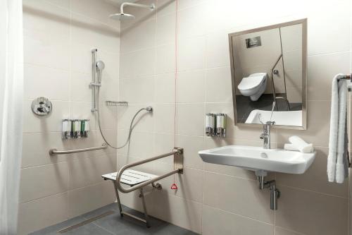 room detail thumbnail 2