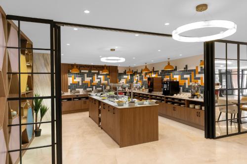 Hampton By Hilton Istanbul Sisli, Стамбул (фото 9)