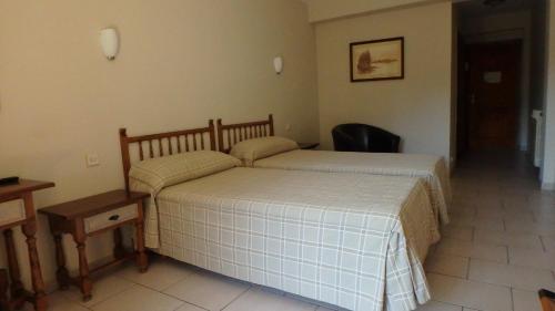 2 twin beds