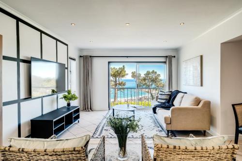 Chic 2bed in Camps Bay w Sea Views Bayview Rise - main image