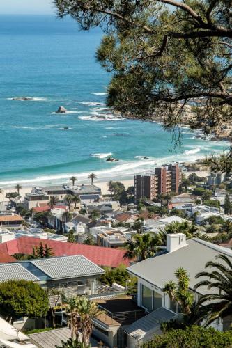 Chic 2bed in Camps Bay w Sea Views Bayview Rise - image 6
