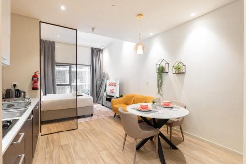 StayShort - JVC sleeps 2 Very Close to FIVE JVC, Dubaï