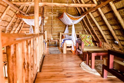 Tabingi Safari Lodge in Mweya