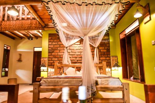 Tabingi Safari Lodge in Mweya