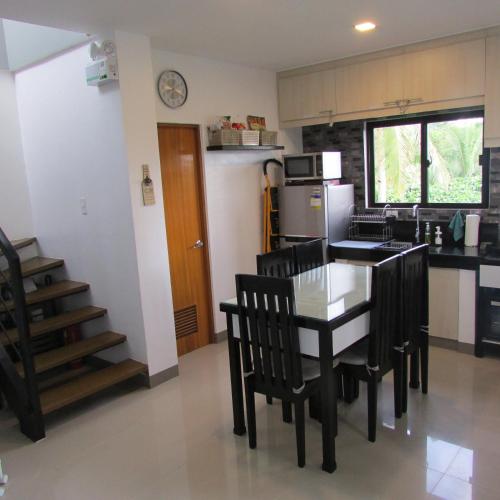 Casa Devino - Spacious 76 SQM 2BR Loft Retreat in Tagaytay - Pool - Free WIFI NETFLIX PARKING PET Stay - located on 3rd Floor, Tagaytay (foto 5)