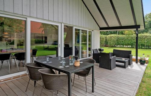 Viesnīcas āriene, 3 Bedroom Amazing Home In Lundby in Svinovester