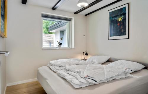 3 Bedroom Amazing Home In Lundby in Svinovester