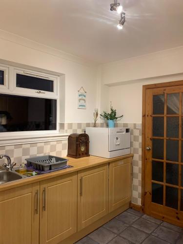 3 bedrooms house with free parking in a quiet area in 達爾基斯
