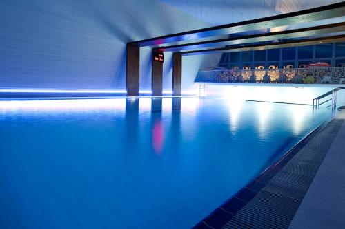 Peldbaseins, Eden Resort & Spa in Mjelno
