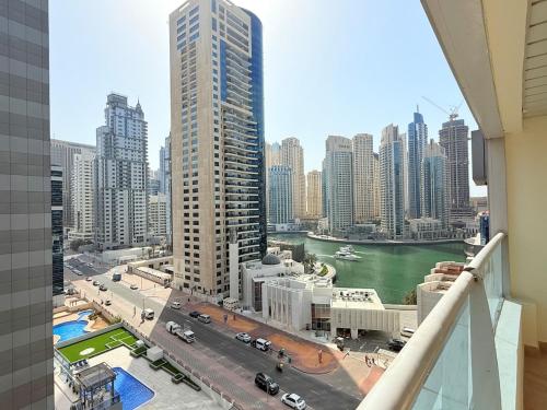 Mahenti - Marina Diamond 6 · 1BR Apt Marina | Near Metro+Tram, Dubaj