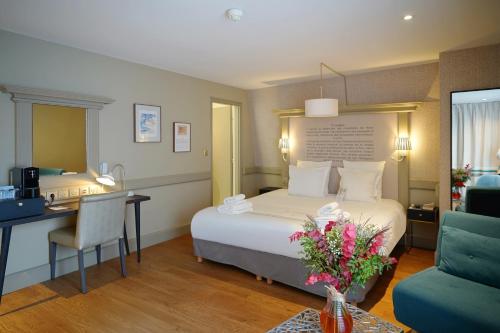 room detail thumbnail 1