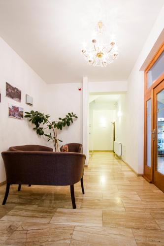 Фойє, Sentami in Жиліна