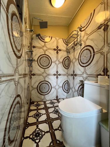 room detail thumbnail 2