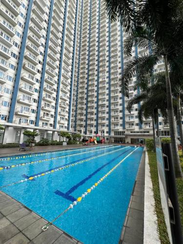 Greece Theme Boni MRT Train Edsa 1BR with Netflix Prime HBO Max Fast Internet Pool Light Mall, Manila
