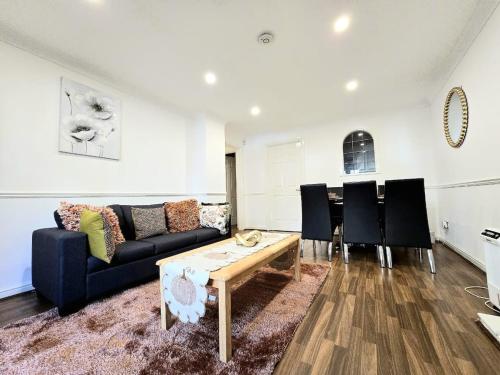 Comfy 2BR with 2BA Flat near Kensington Olympia Station