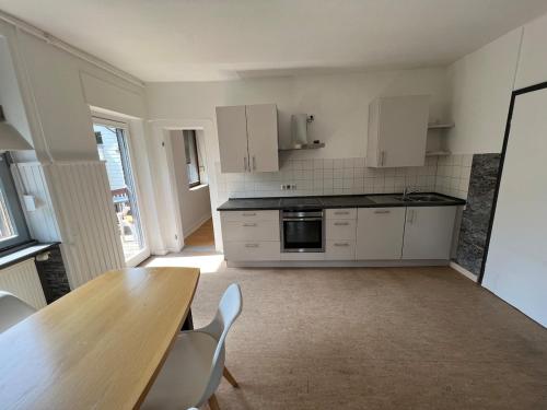 bucătărie, Große Wohnung mit großem Balkon in Altenkirchen (Westerwald)