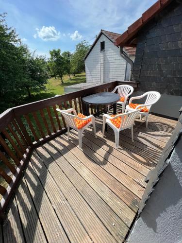 balcon/terasă, Große Wohnung mit großem Balkon in Altenkirchen (Westerwald)