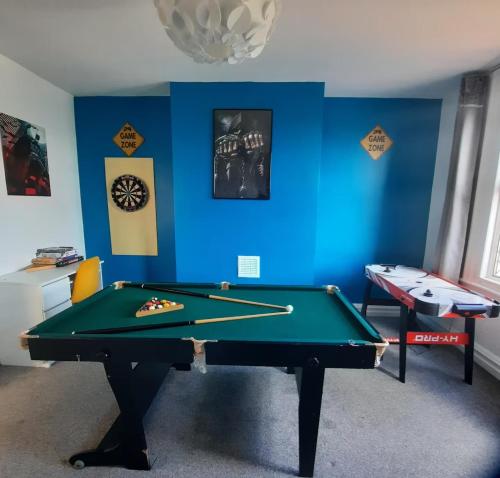 Home in Woodhouse, Leeds,Free 4 Car Parking,Free WiFi, Leeds