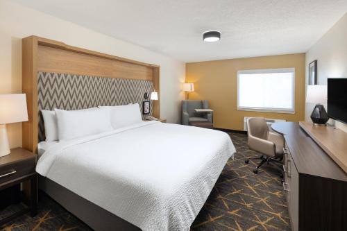 Holiday Inn Redding an IHG Hotel - image 42
