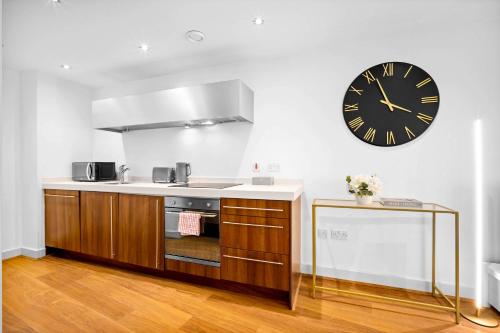 Stylish Apartment - City Centre - Secure Parking - Fast Wifi - Balcony 279O, Birmingham (Foto 5)
