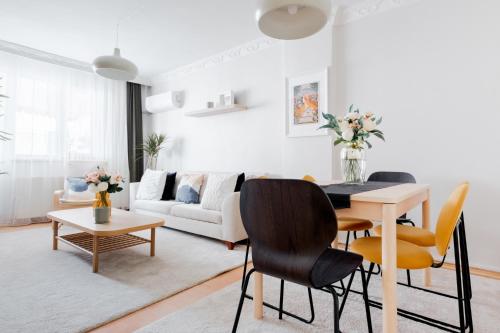 Flat w Balcony Near Taksim Square in Istiklal, Istanbul