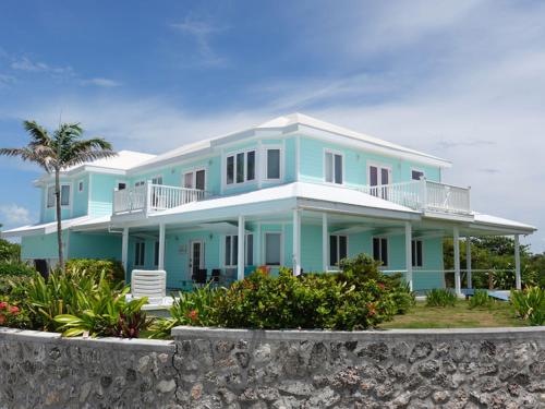 Waterfront Vacation Properties in Elbow Cay