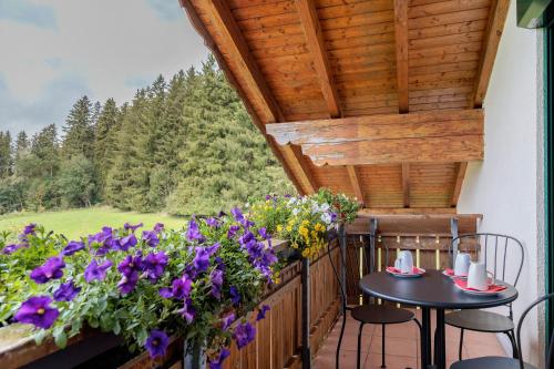 Two-Bedroom Deluxe Apartment with Garden View